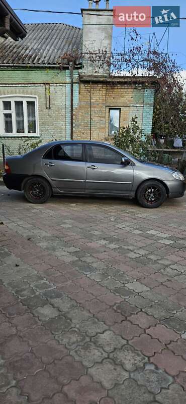 Седан Toyota Corolla 2003 в Нововолинську