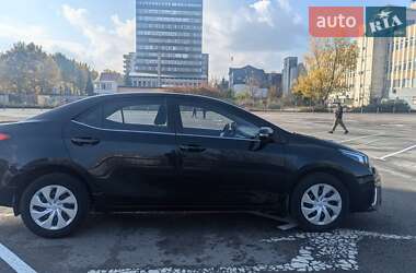 Седан Toyota Corolla 2014 в Ивано-Франковске