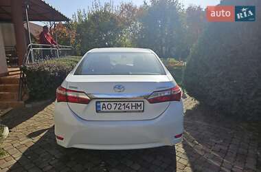 Седан Toyota Corolla 2016 в Ужгороде