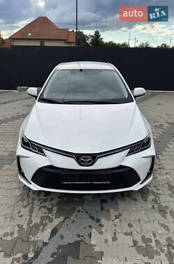 Седан Toyota Corolla 2022 в Иршаве