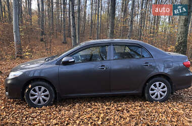 Седан Toyota Corolla 2010 в Черновцах