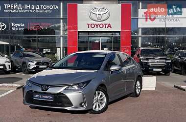 Седан Toyota Corolla 2022 в Хмельницькому