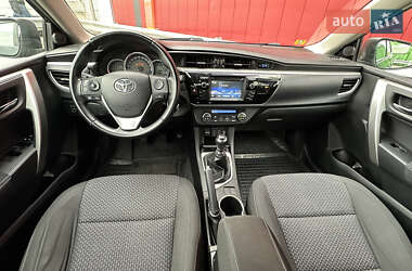 Седан Toyota Corolla 2013 в Киеве