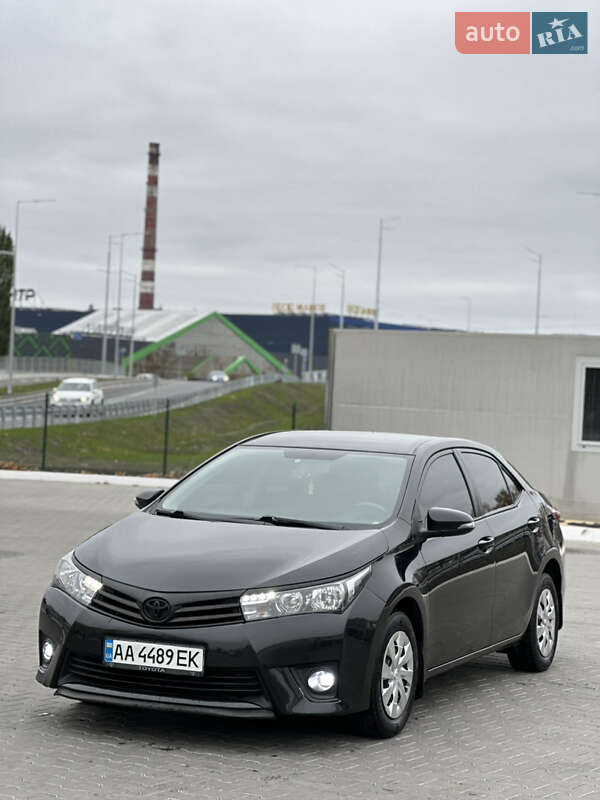 Седан Toyota Corolla 2013 в Києві