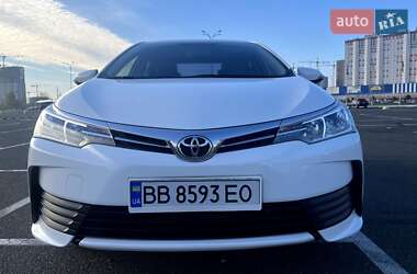 Седан Toyota Corolla 2017 в Киеве