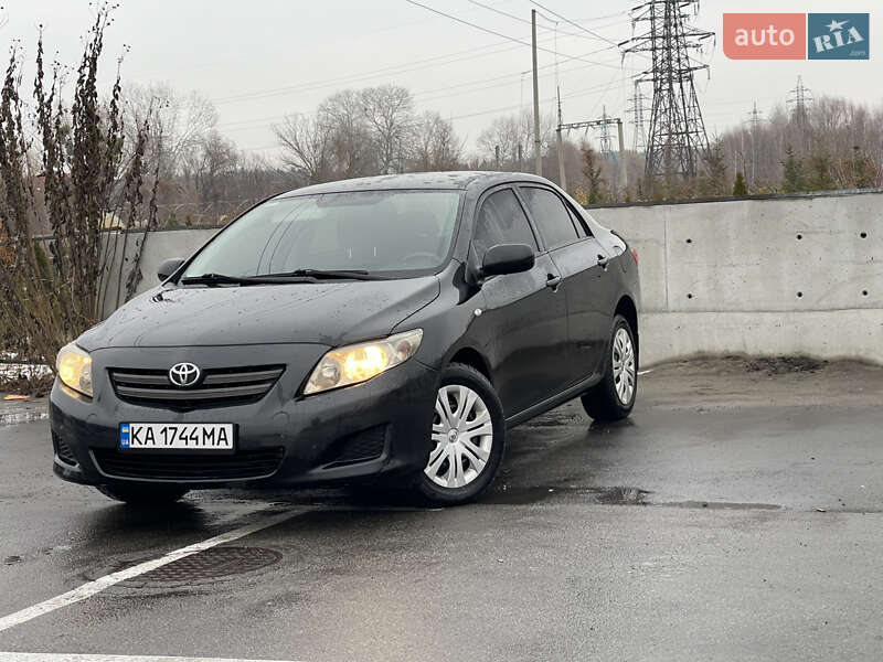 Седан Toyota Corolla 2007 в Киеве