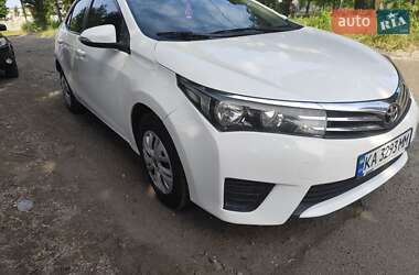 Седан Toyota Corolla 2013 в Ровно