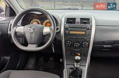 Седан Toyota Corolla 2010 в Хмельницком