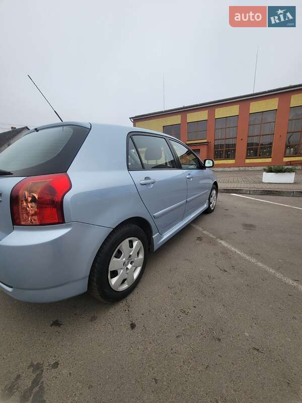 Хетчбек Toyota Corolla 2004 в Сарнах