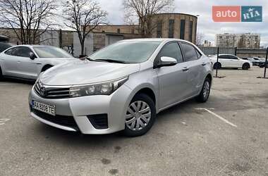 Седан Toyota Corolla 2013 в Києві