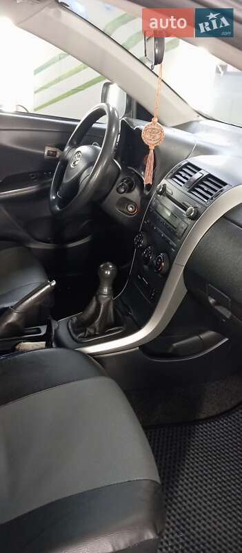 Седан Toyota Corolla 2008 в Золочеве