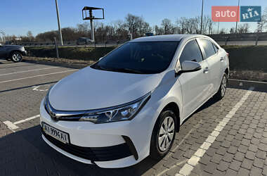 Седан Toyota Corolla 2017 в Киеве