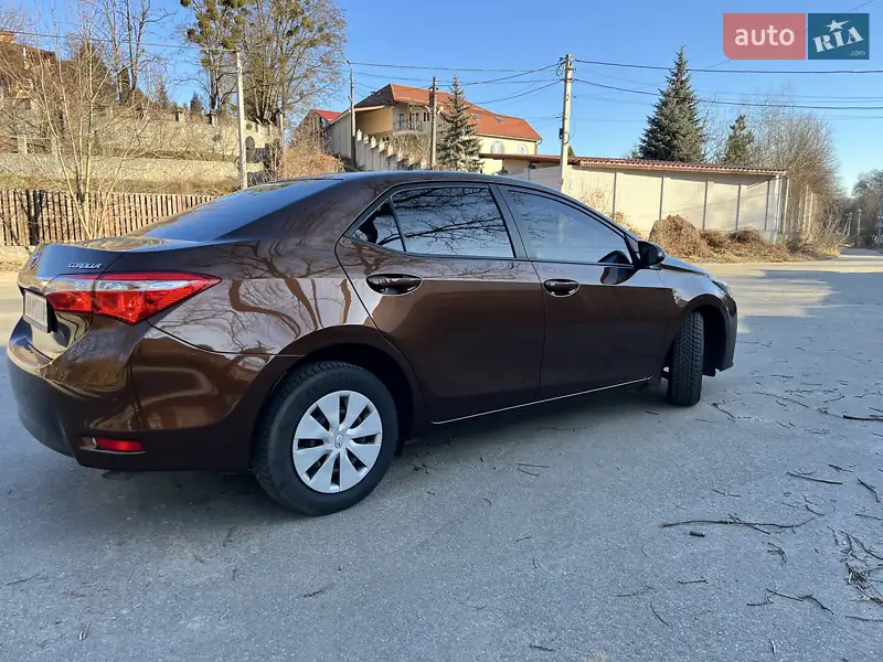 Седан Toyota Corolla 2018 в 