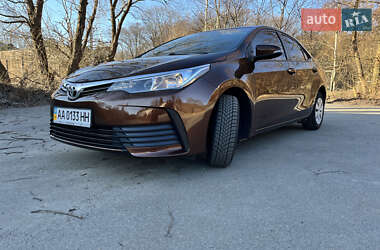 Седан Toyota Corolla 2018 в 