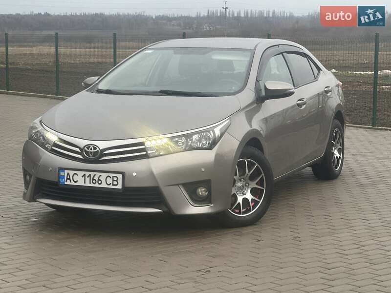 Седан Toyota Corolla 2013 в Луцке