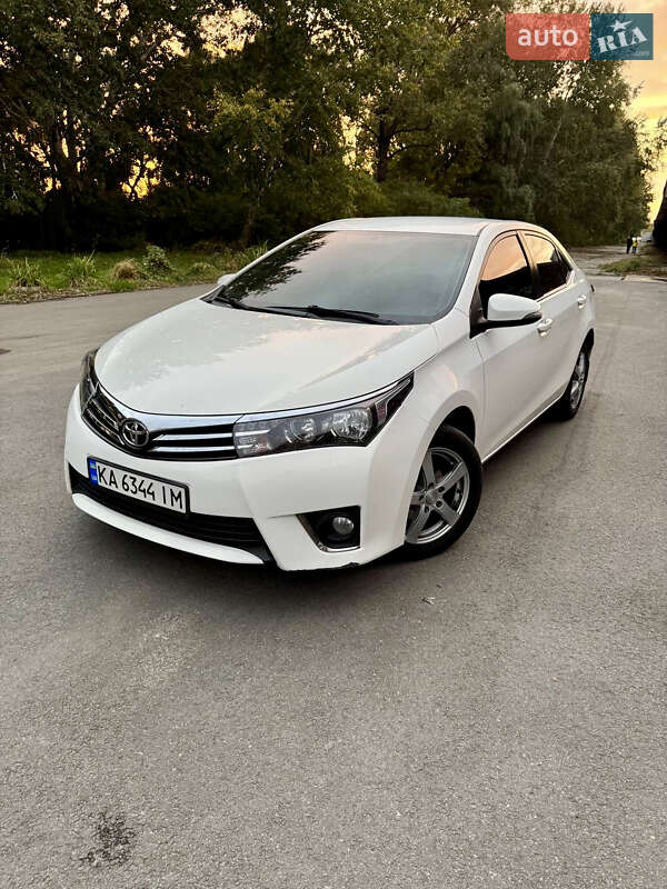 Седан Toyota Corolla 2014 в Дніпрі