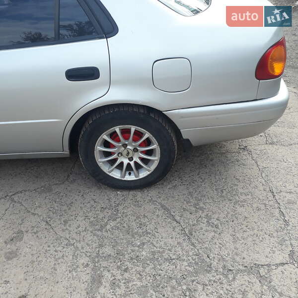 Седан Toyota Corolla 1998 в Дніпрі