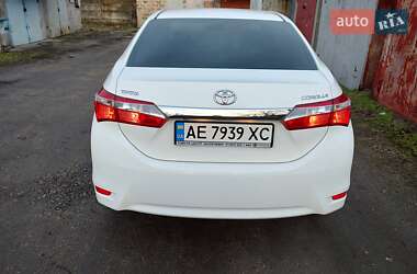 Седан Toyota Corolla 2015 в Дніпрі