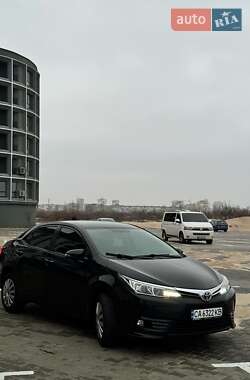 Седан Toyota Corolla 2016 в Смеле