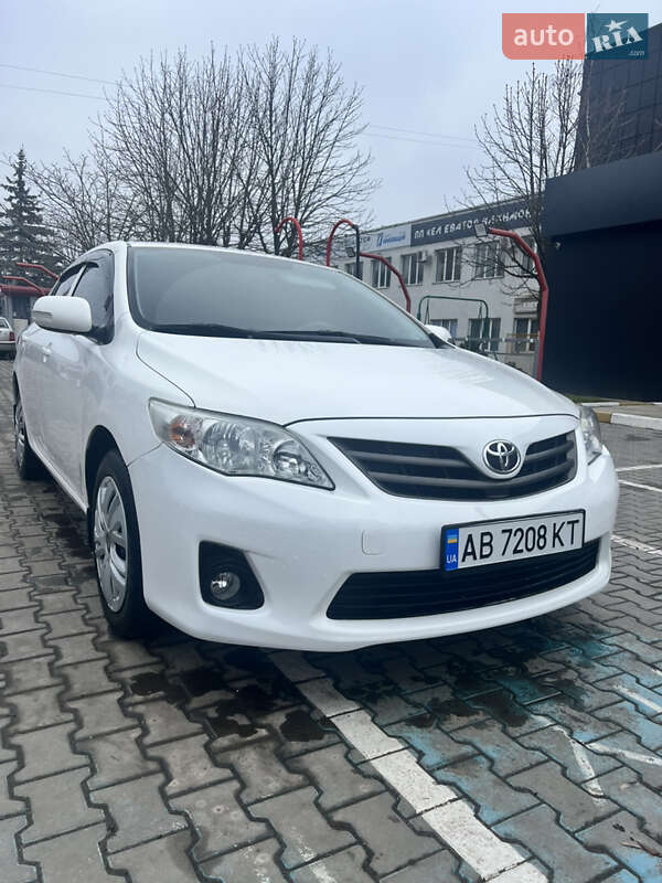 Седан Toyota Corolla 2011 в Виннице
