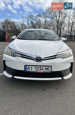 Седан Toyota Corolla 2017 в Киеве