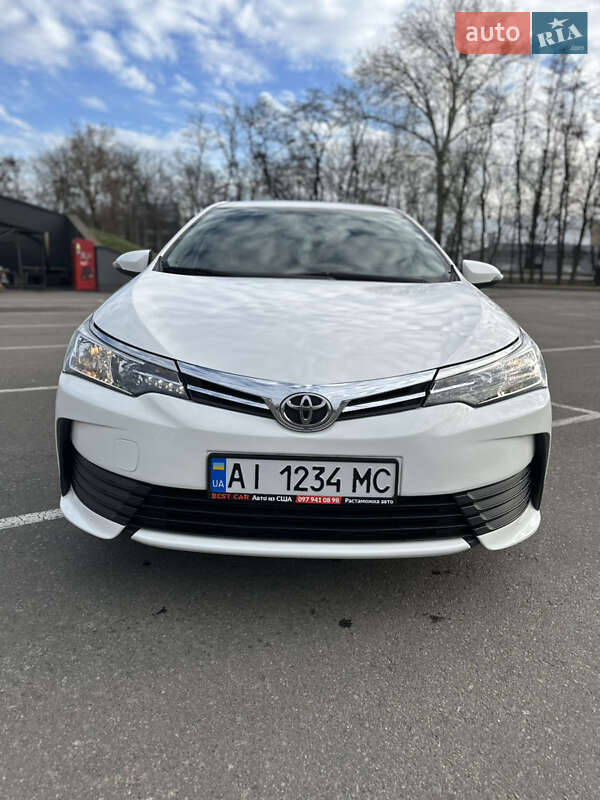Седан Toyota Corolla 2017 в Киеве