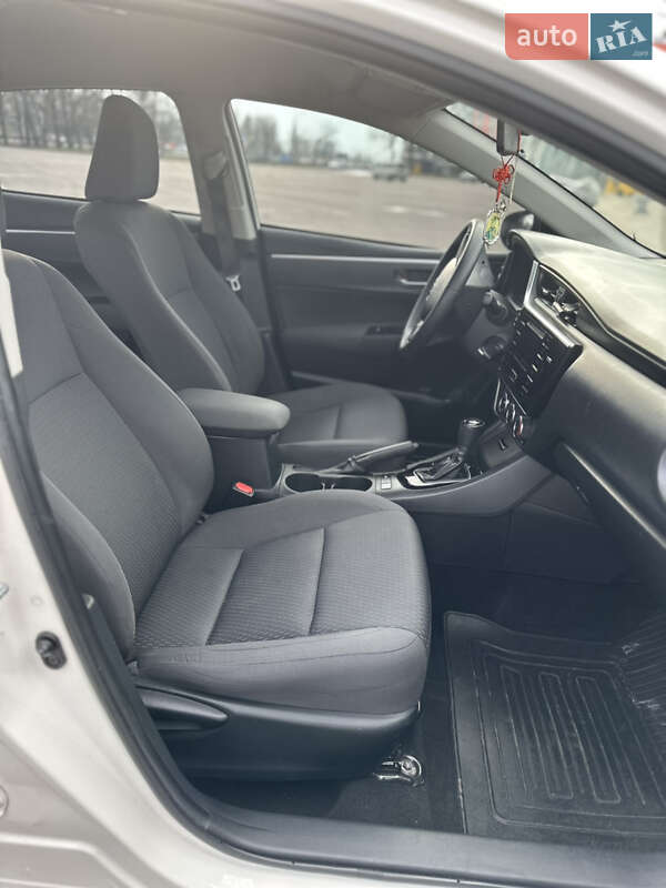 Седан Toyota Corolla 2017 в Киеве