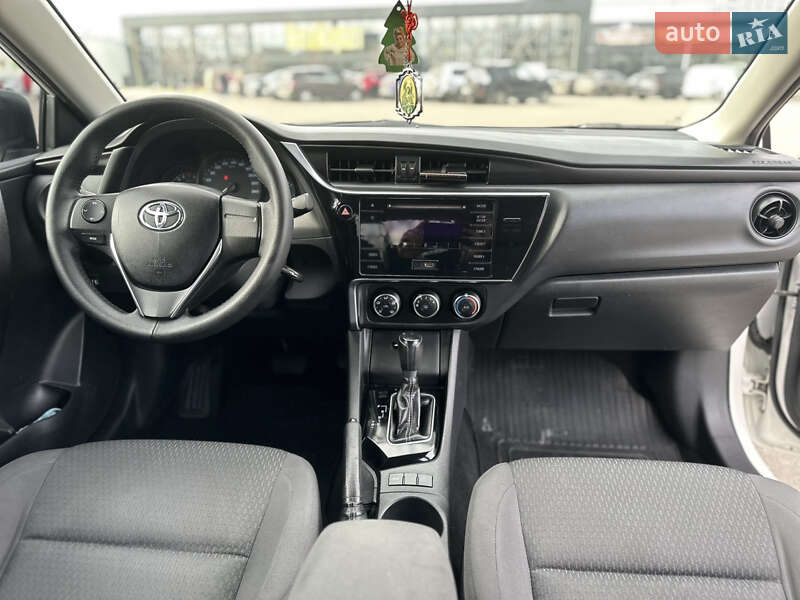 Седан Toyota Corolla 2017 в Киеве