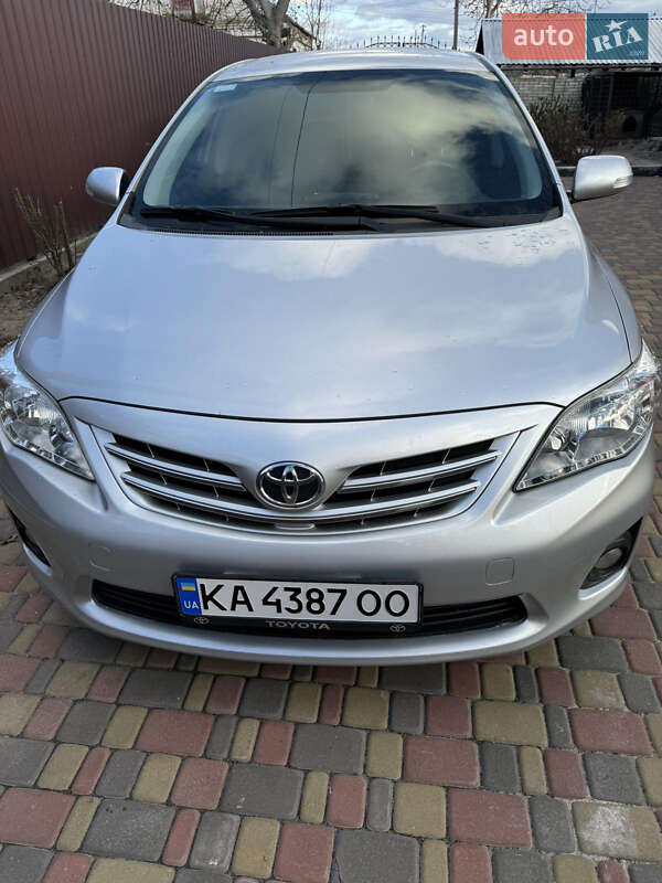 Седан Toyota Corolla 2011 в Києві
