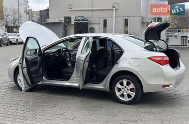 Седан Toyota Corolla 2014 в 