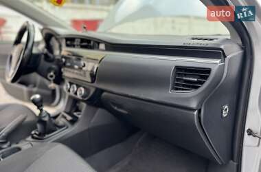 Седан Toyota Corolla 2014 в 