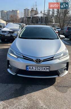 Седан Toyota Corolla 2016 в Киеве