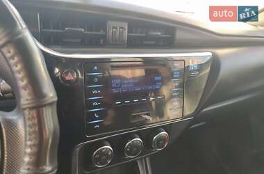 Седан Toyota Corolla 2018 в 
