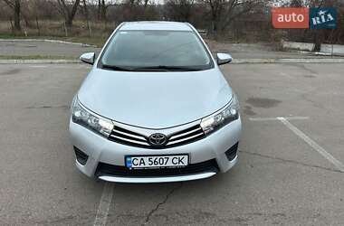 Седан Toyota Corolla 2013 в Киеве