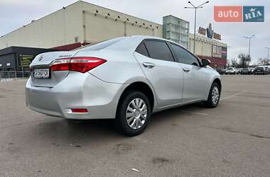 Седан Toyota Corolla 2013 в Киеве