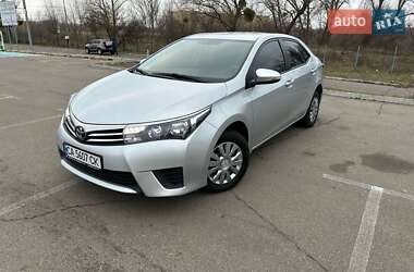 Седан Toyota Corolla 2013 в Киеве