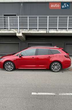 Универсал Toyota Corolla 2020 в Киеве