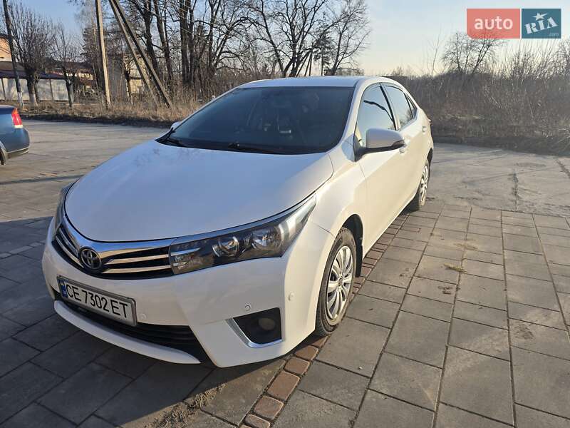 Седан Toyota Corolla 2015 в Сокирянах