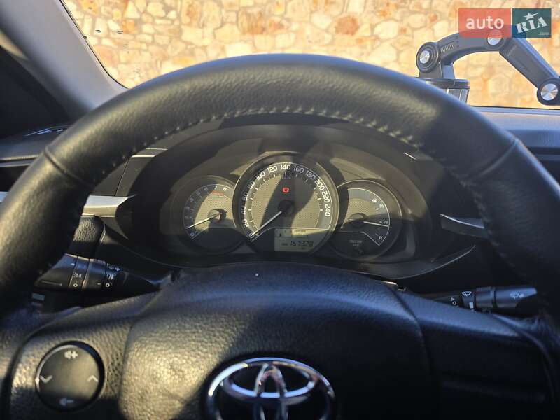 Седан Toyota Corolla 2015 в Сокирянах