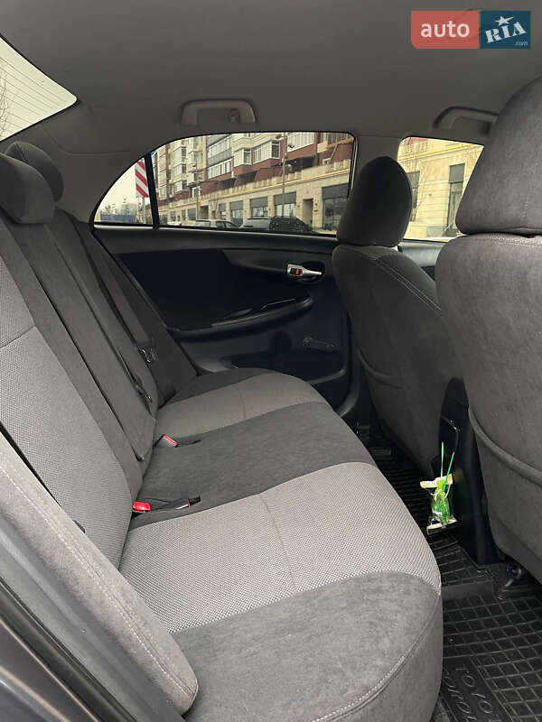 Седан Toyota Corolla 2011 в Умани