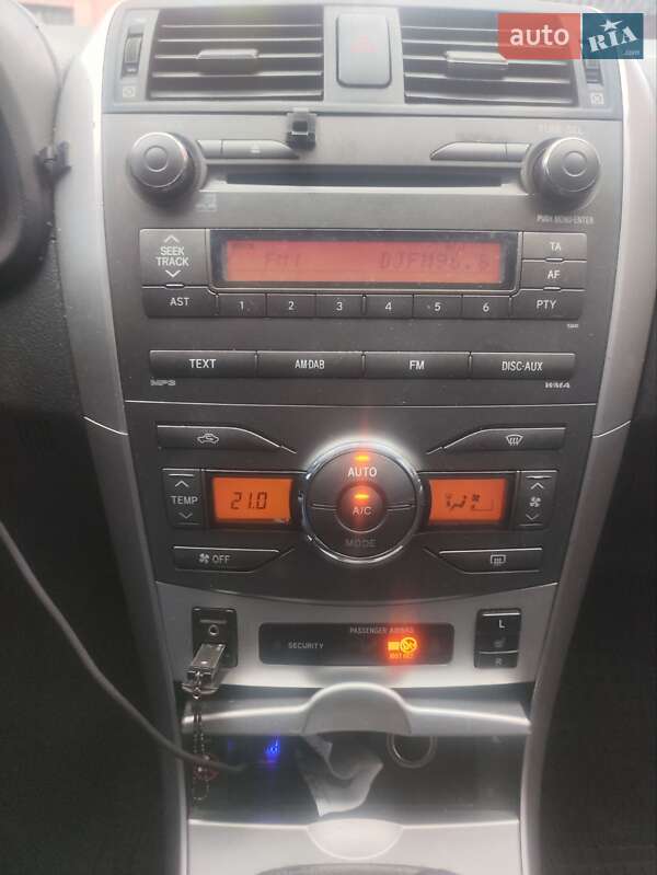 Седан Toyota Corolla 2011 в Киеве