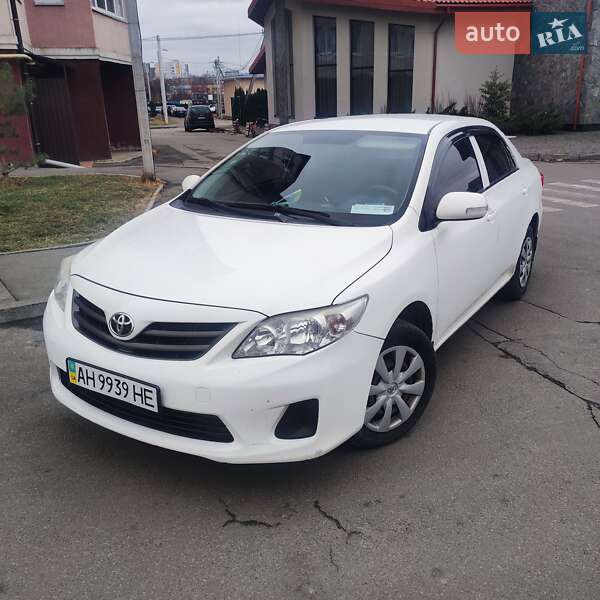 Седан Toyota Corolla 2010 в Києві