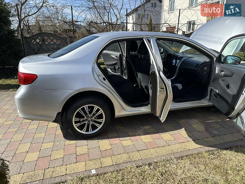 Седан Toyota Corolla 2008 в Ивано-Франковске