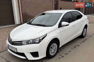 Седан Toyota Corolla 2016 в Киеве