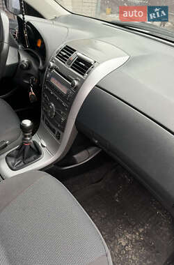 Седан Toyota Corolla 2011 в 