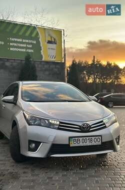 Седан Toyota Corolla 2014 в 
