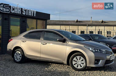 Седан Toyota Corolla 2013 в Стрые