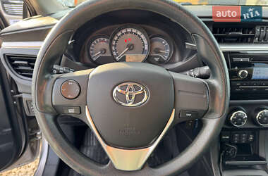 Седан Toyota Corolla 2013 в Стрые