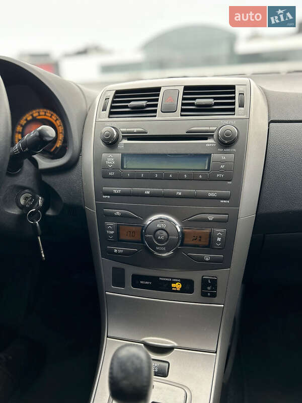 Седан Toyota Corolla 2008 в Києві