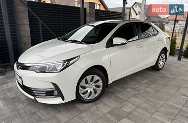 Седан Toyota Corolla 2016 в Луцке